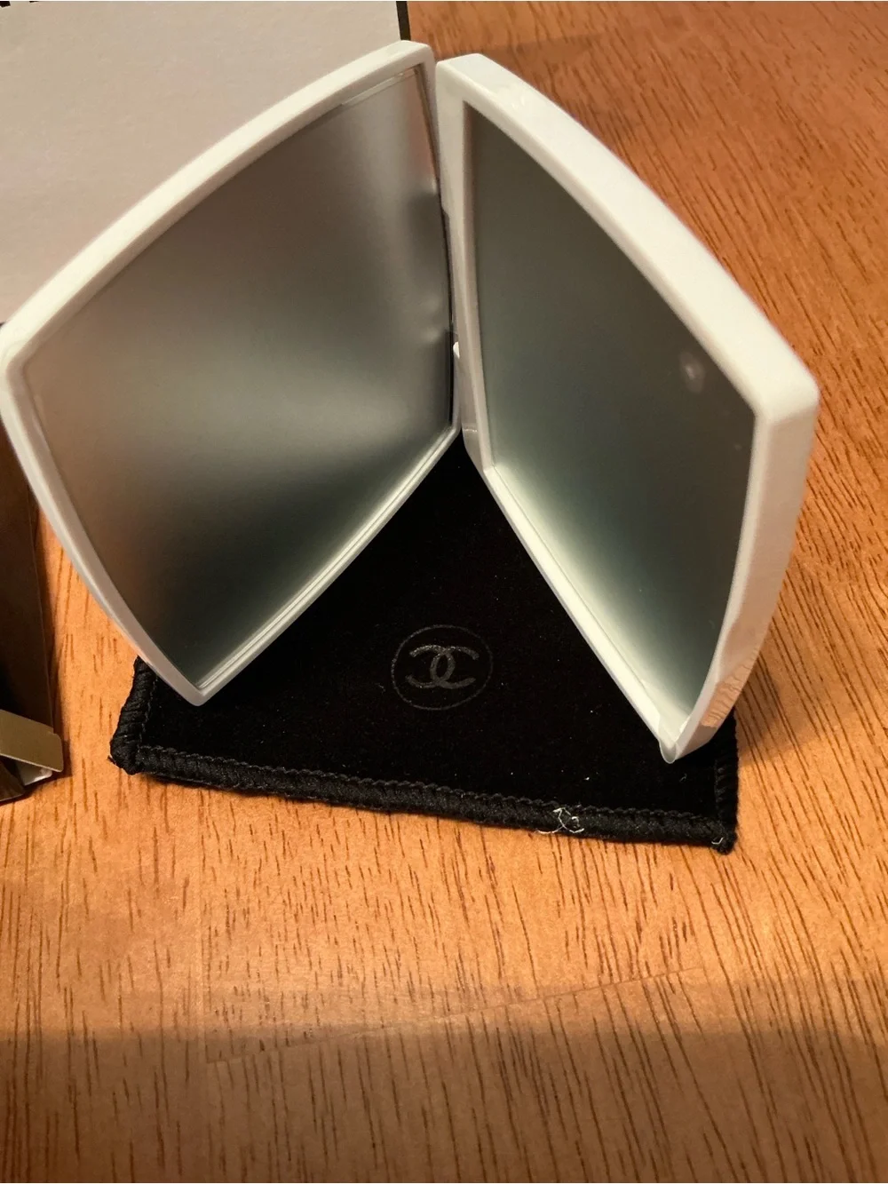 CHANEL White Compact Mirror Set with Gift Bag